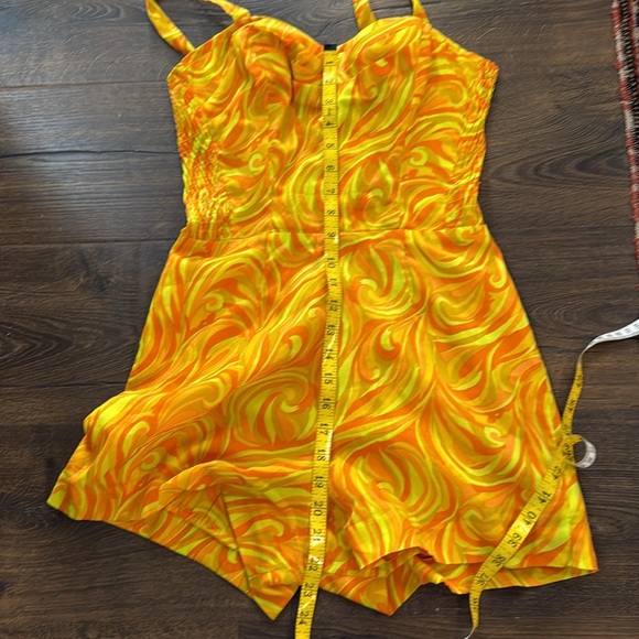 Amazing vintage swimsuit in orange and yellow - Picture 8 of 9